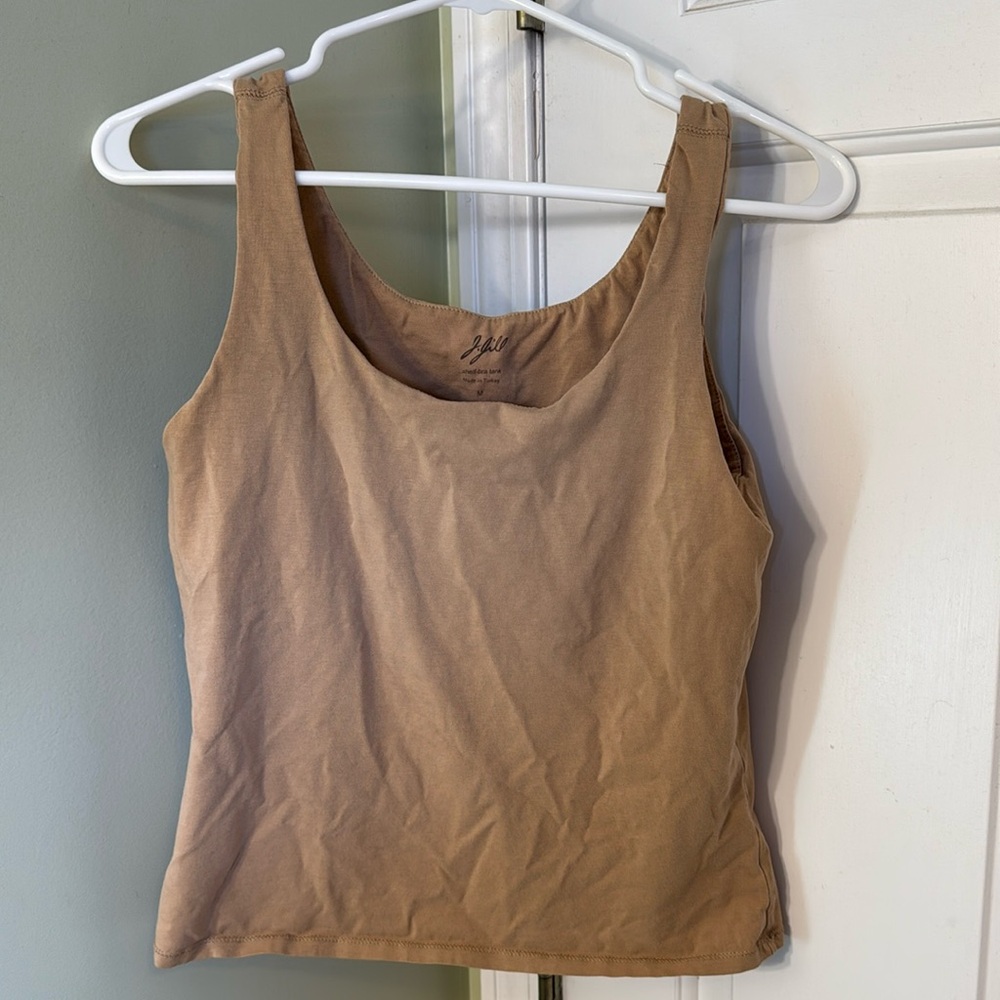 Tank top with built in shelf bra